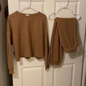 Buckle Lounge outfit